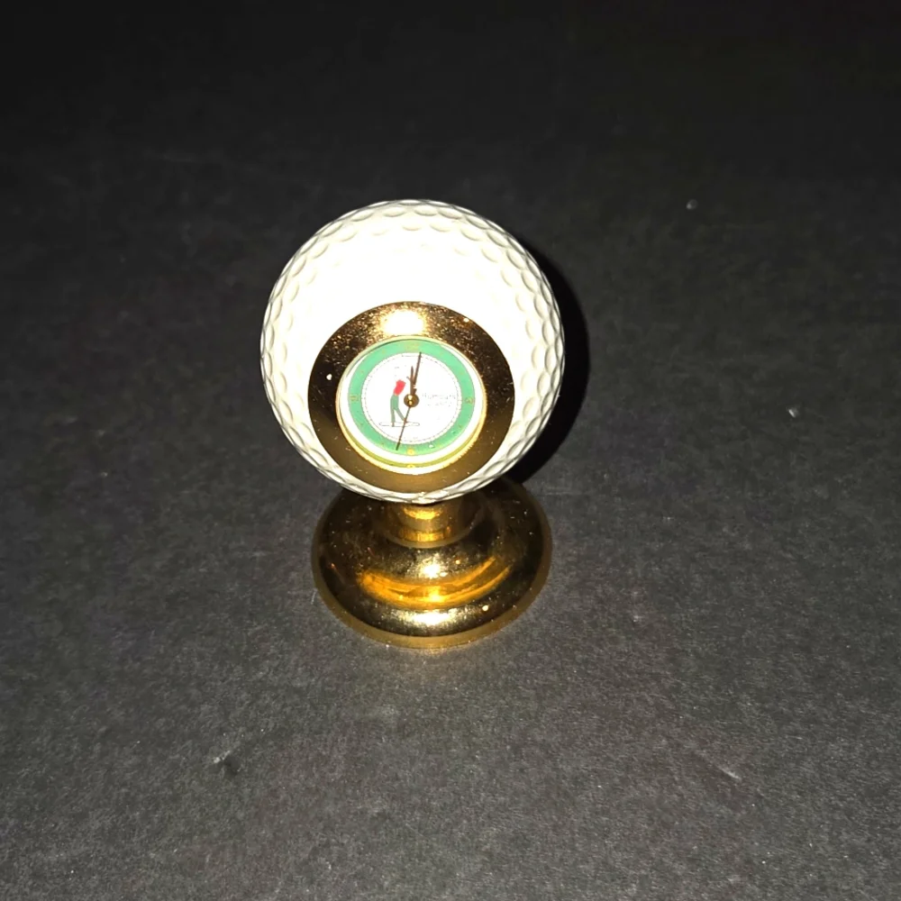 c BEAUTIFUL VINTAGE RUMOURS GOLF BALL QUARTZ CLOCK 2 1/2 TALL BRASS BASE